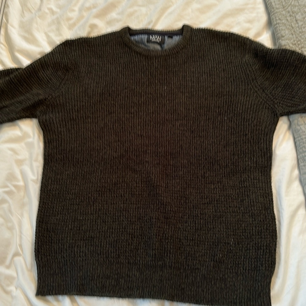 Dark Green crew neck sweater. XL
